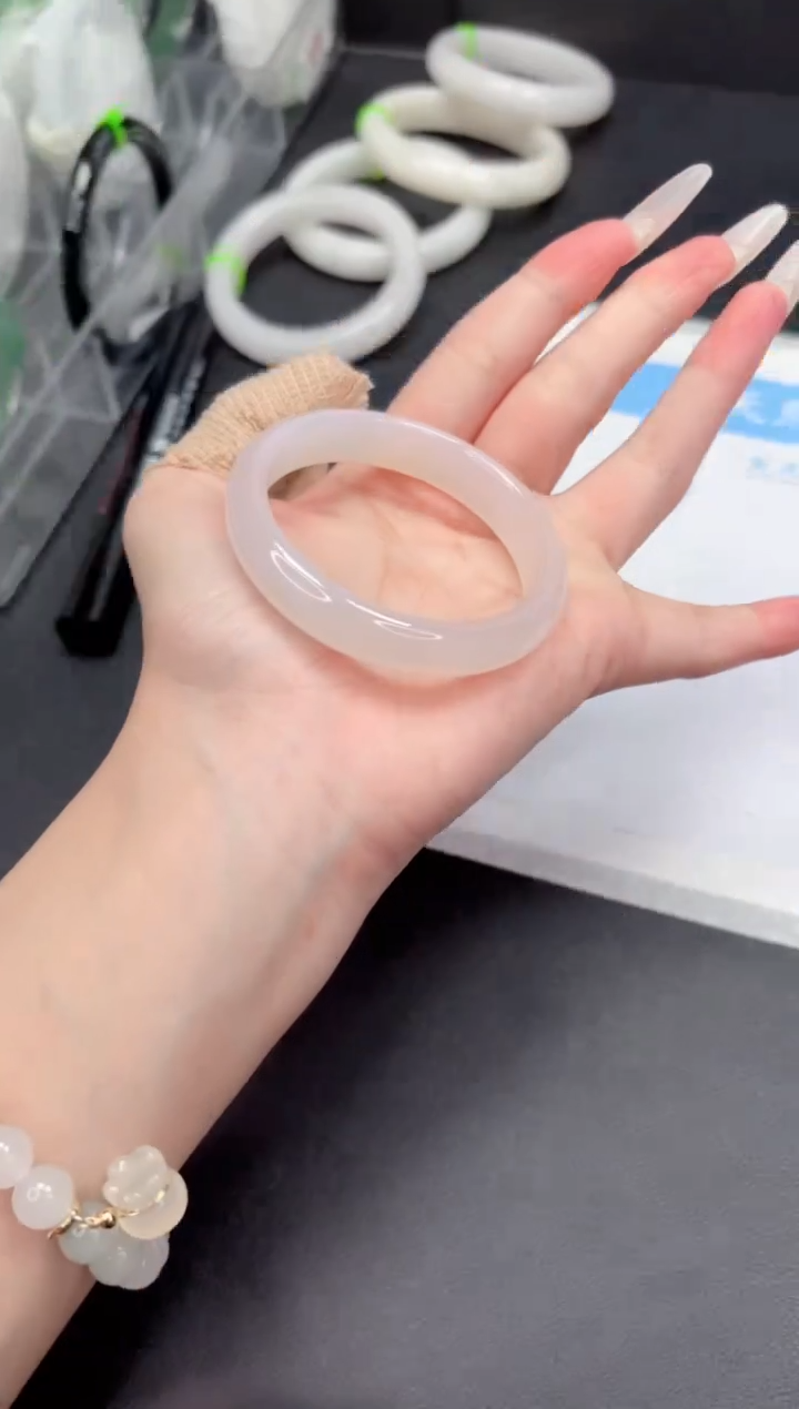 【闪购商品】石英质玉手镯未镶嵌183-50.3