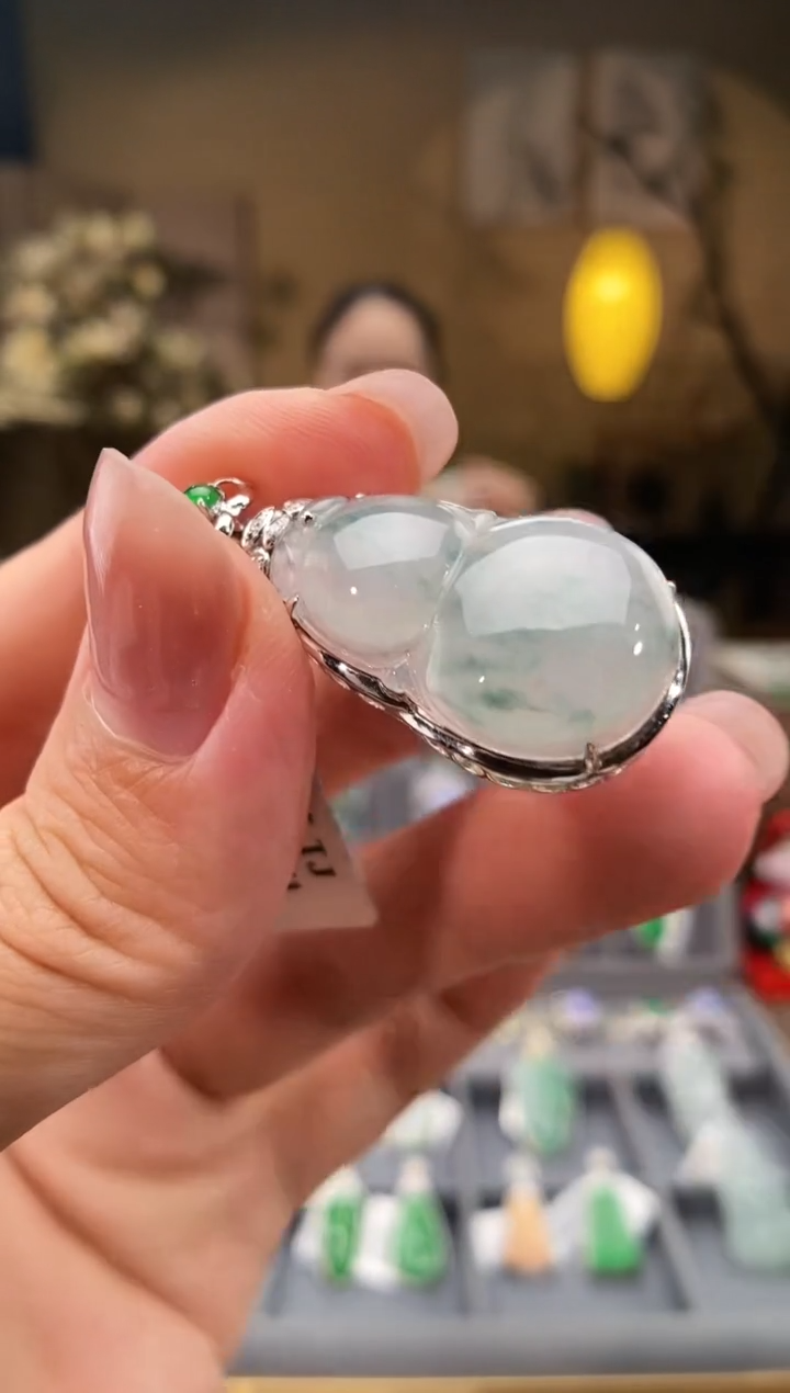 翡翠18K金镶嵌吊坠(不含链)葫芦