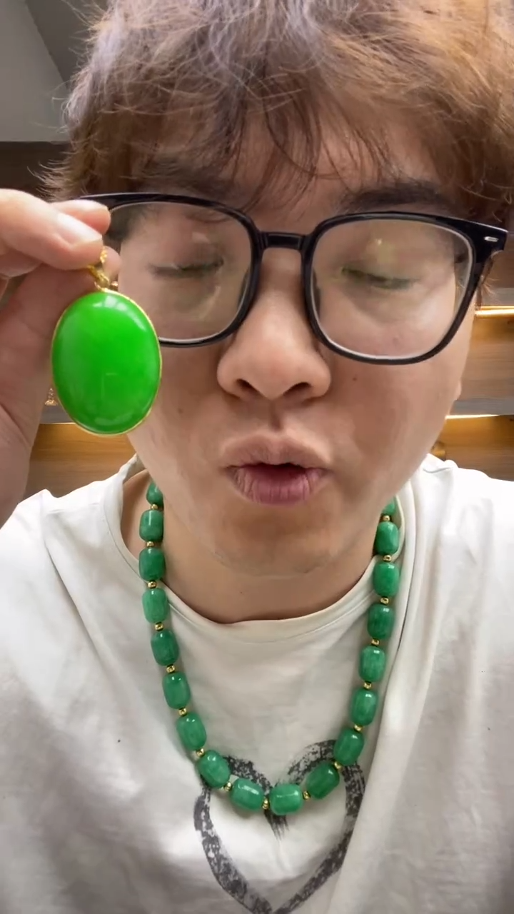 翡翠未镶嵌吊坠(赠链)翠青大蛋面鸽子蛋吊坠