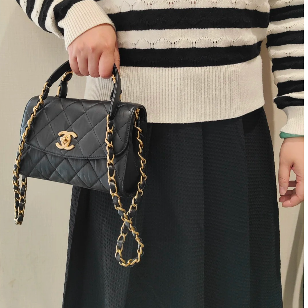 95新 Chanel/香奈儿 小花Jerry21S 口盖包 20cm 黑色 31开