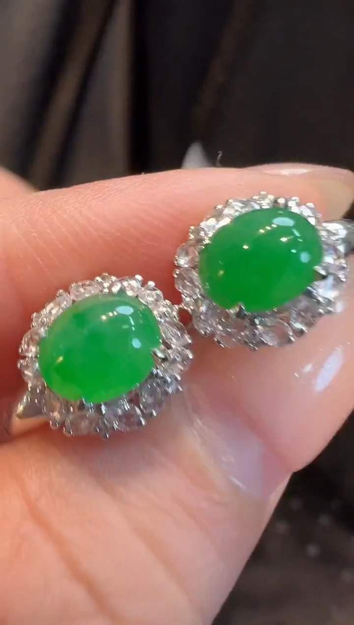 18K金镶嵌翡翠耳饰AL6