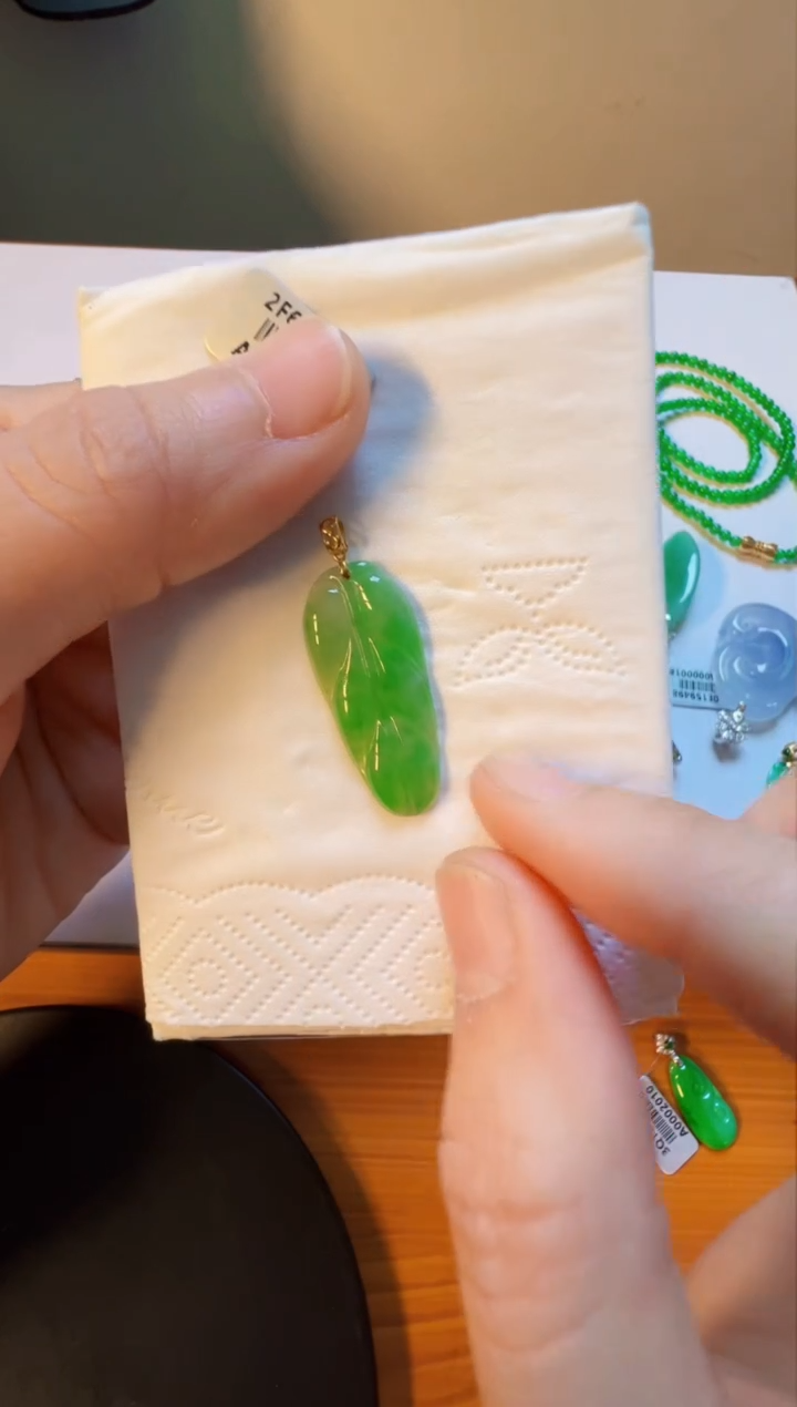 【闪购商品】翡翠吊坠(不含链)18K金镶嵌620