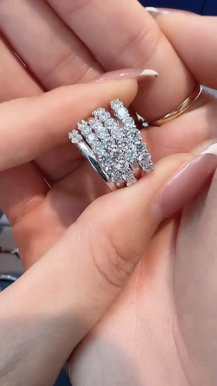 【闪购商品】50分排戒18K金镶嵌钻石多样性发一