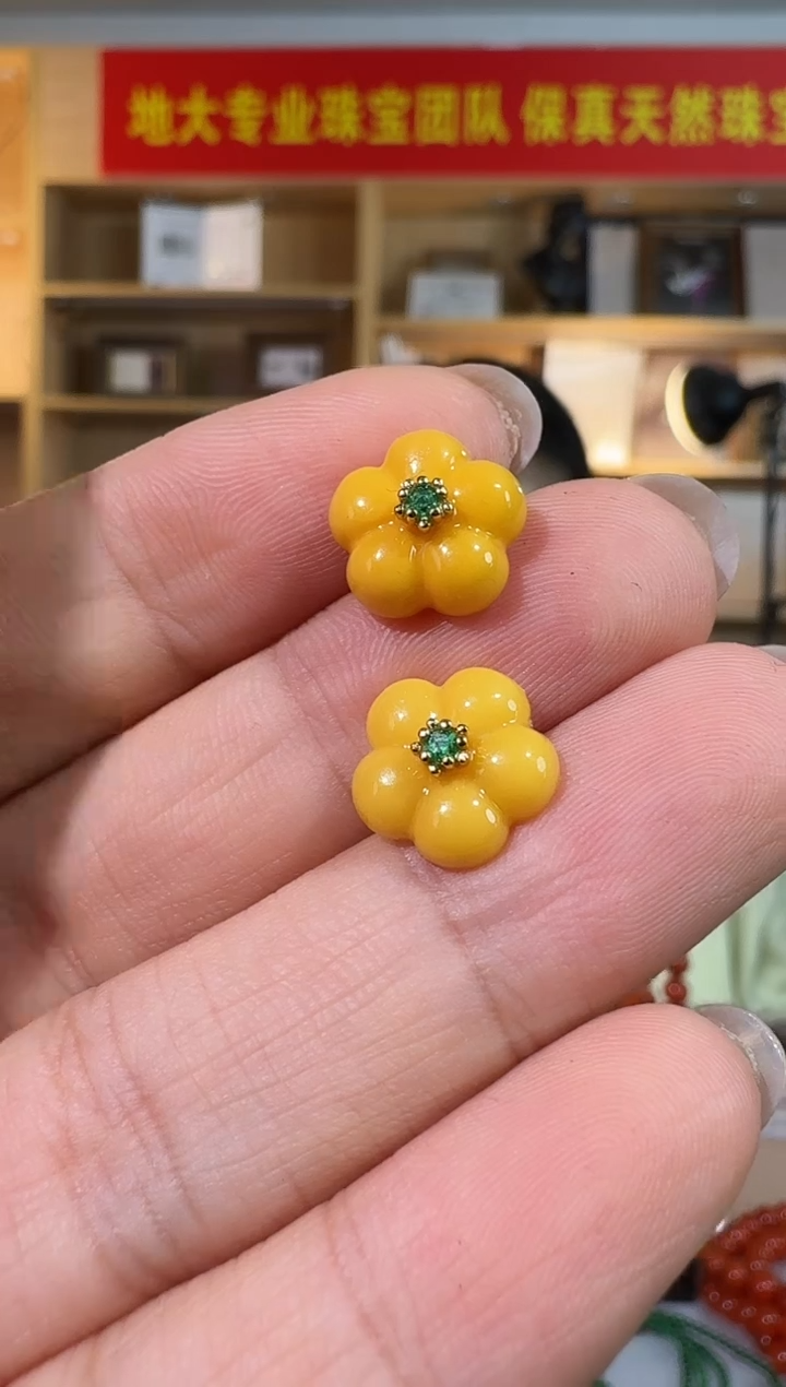 蜜蜡银S925镶嵌耳饰蜜蜡花花耳钉多样性发一