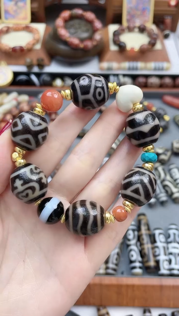 【闪购商品】玛瑙/玉髓手串未镶嵌黑金达洛手串随机图腾