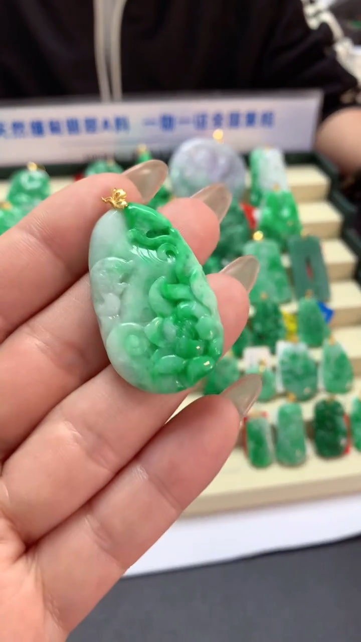 【闪购商品】翡翠吊坠(不含链)18K金镶嵌挂件