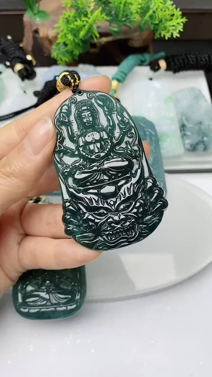 【闪购商品】翡翠颈饰未镶嵌         