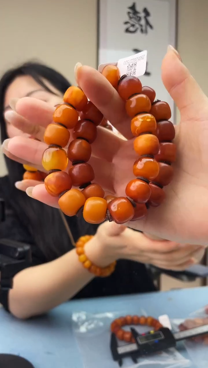 琥珀未镶嵌珠宝奇石T032 15微瑕假一罚十，多样性发一件