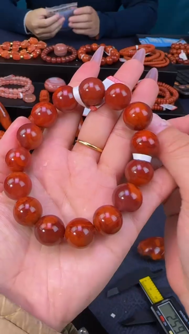 【闪购商品】南红玛瑙手链未镶嵌原矿无优化牛血圆珠15mm多样性发一