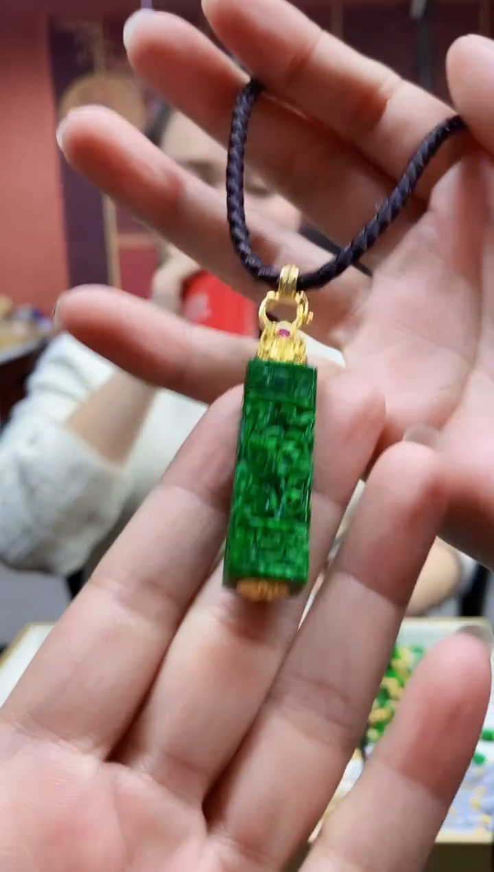 颈饰未镶嵌翡翠吊坠