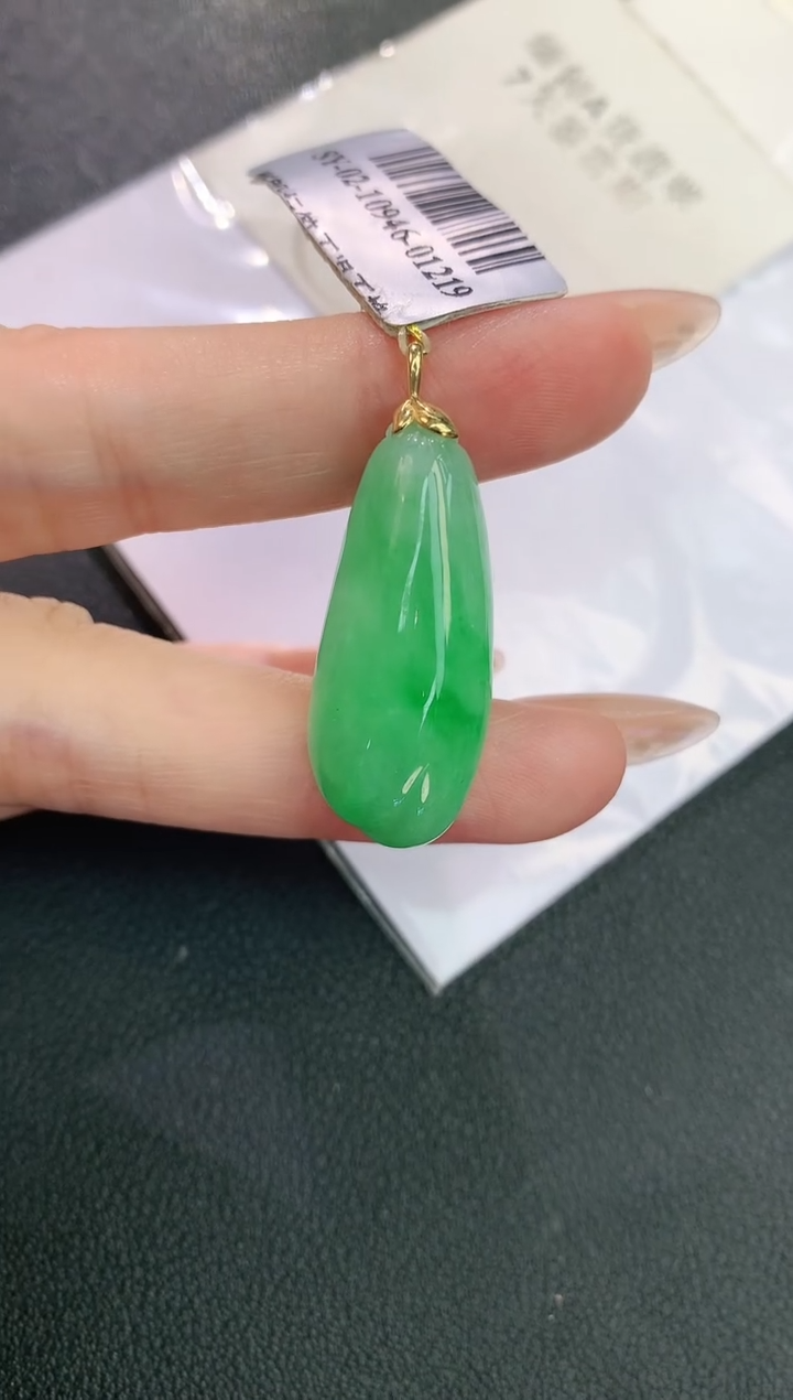 颈饰18K金镶嵌翡翠赠礼盒证书 麦麦