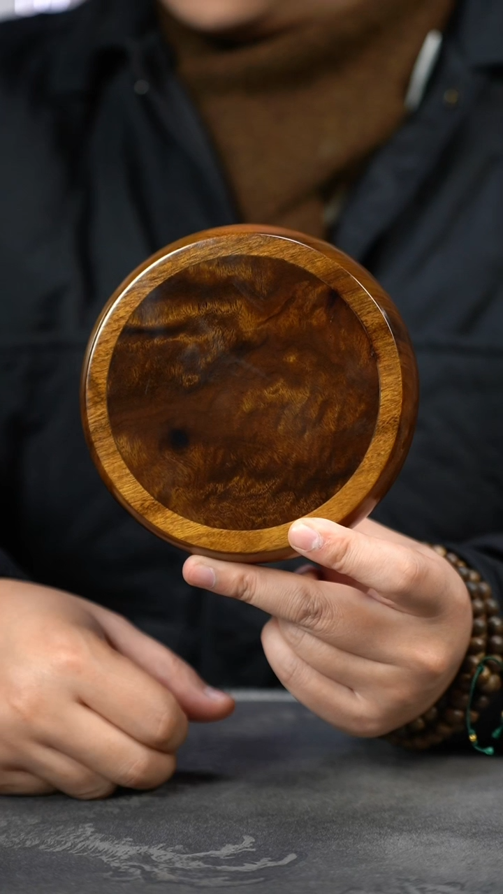 【闪购商品】金丝楠木雕631号阴沉满花精工三足圆壶承