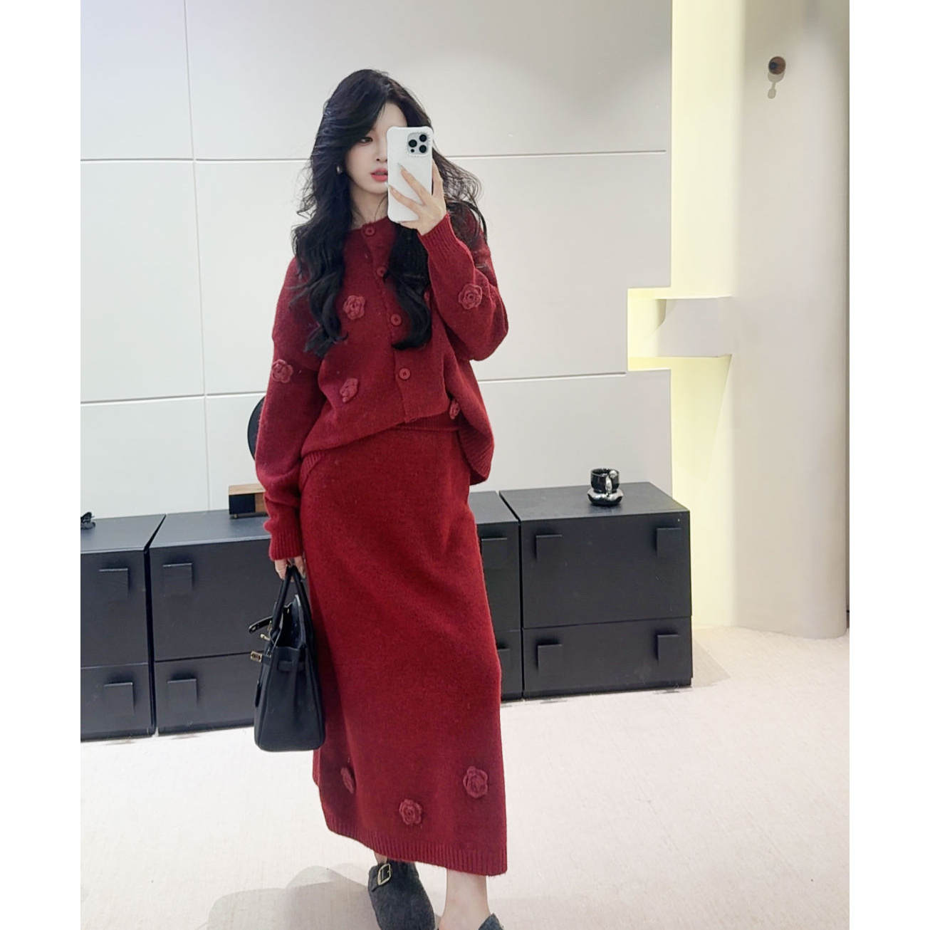 2025年新款花朵圆领长袖毛衣外套女秋冬韩系宽松针织开衫半裙套装