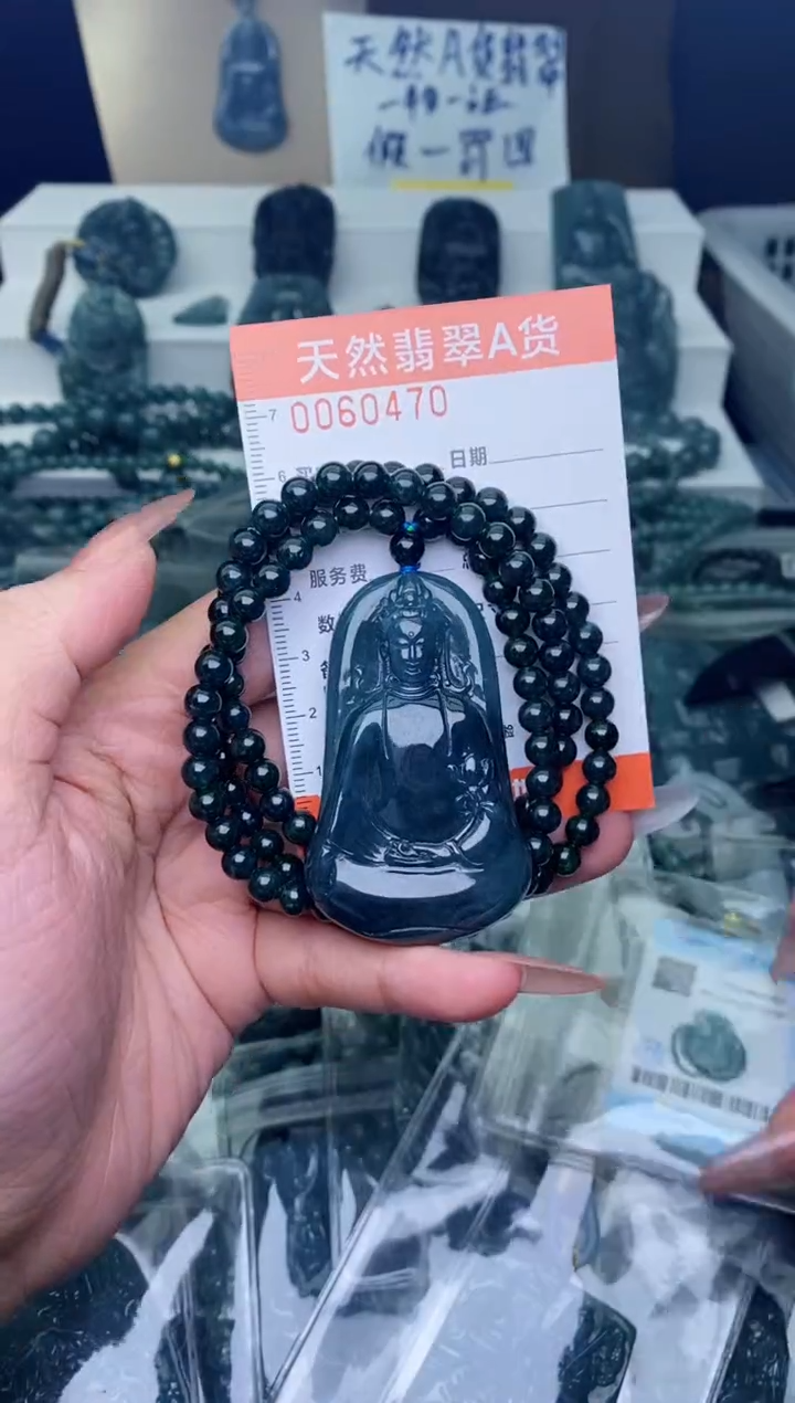 翡翠未镶嵌颈饰············