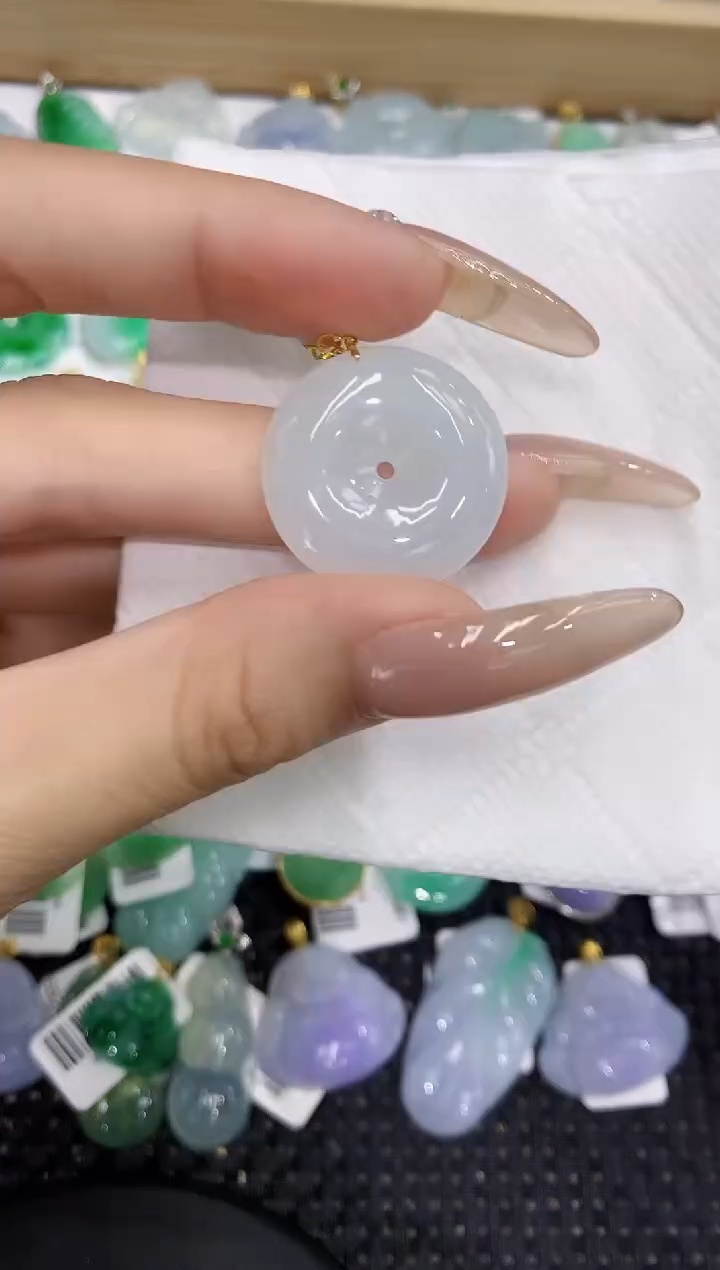 翡翠18K金镶嵌颈饰111111111111