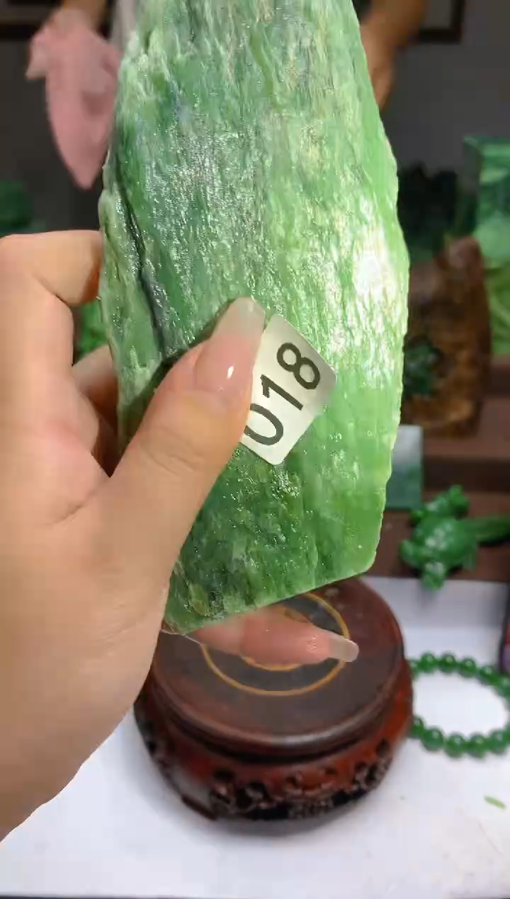 和田玉（碧玉）未镶嵌珠宝半成品1