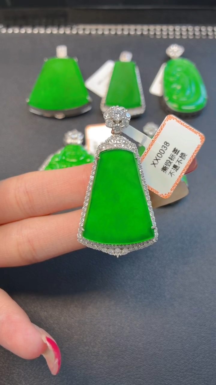 颈饰银S925镶嵌翡翠吊坠