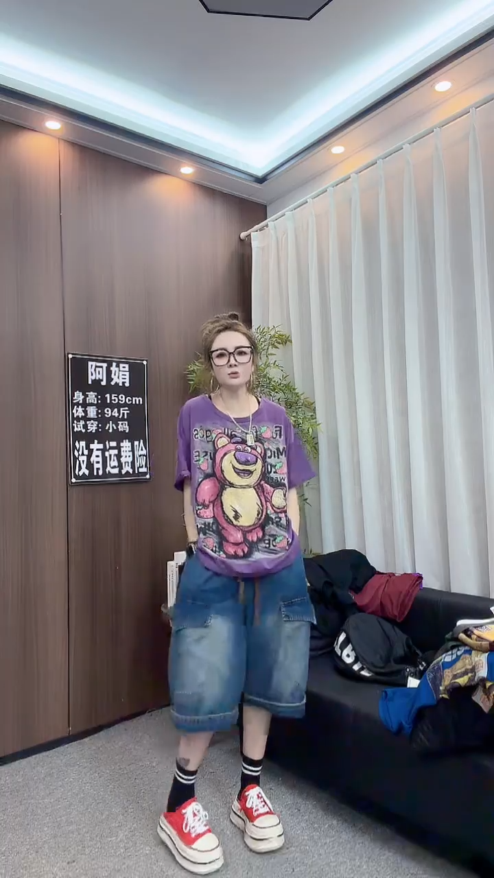 紫色草莓熊短袖。。