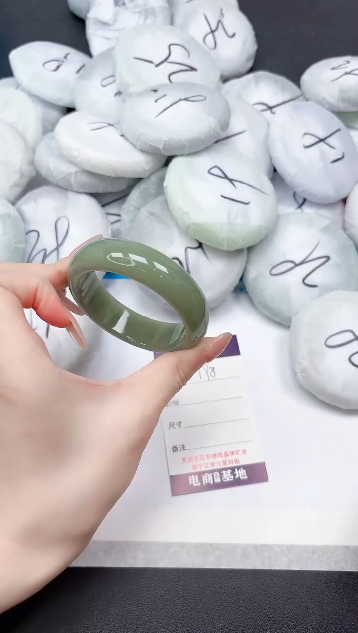 未镶嵌手镯石英质玉198-52.3