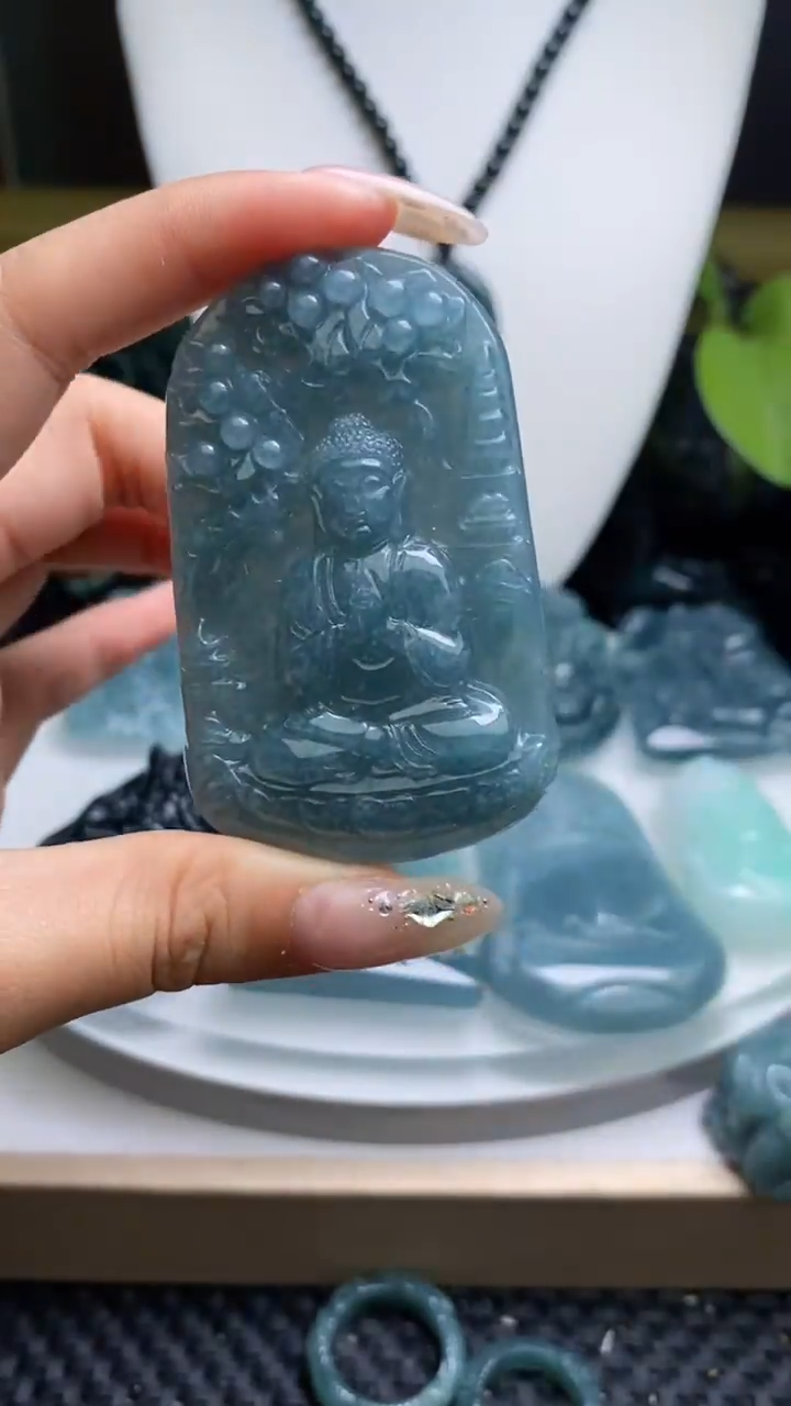 【闪购商品】翡翠未镶嵌颈饰         