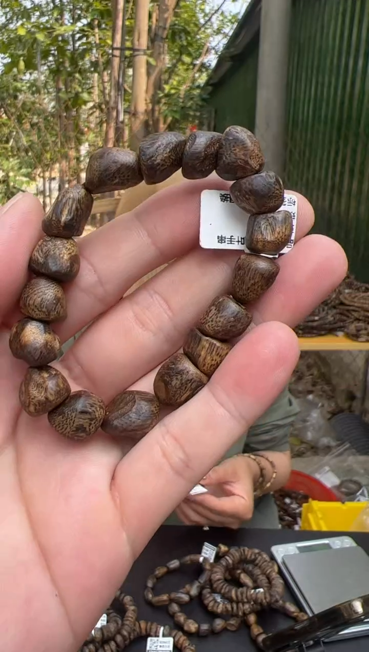 【闪购商品】沉香手串13克绿奇楠乌身圆叶树钉手串