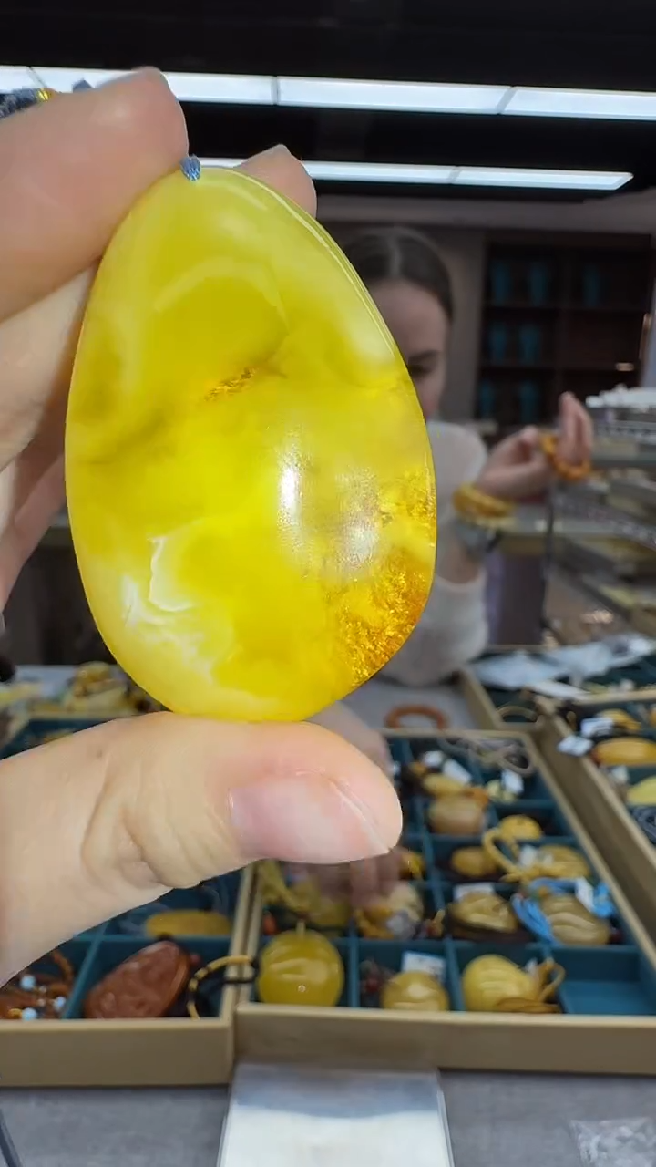 琥珀颈饰未镶嵌258秒拍号 假一罚三 