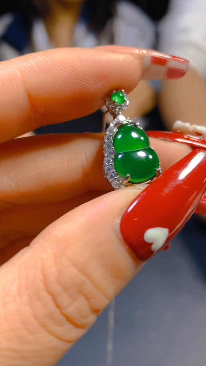 【闪购商品】翡翠吊坠(赠链)未镶嵌0582035675多样性发一