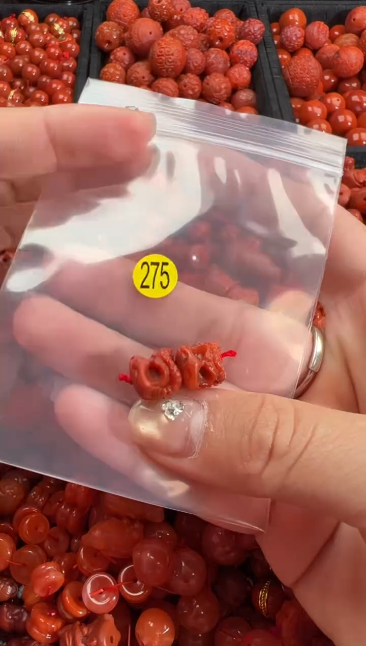 南红玛瑙未镶嵌颈饰1