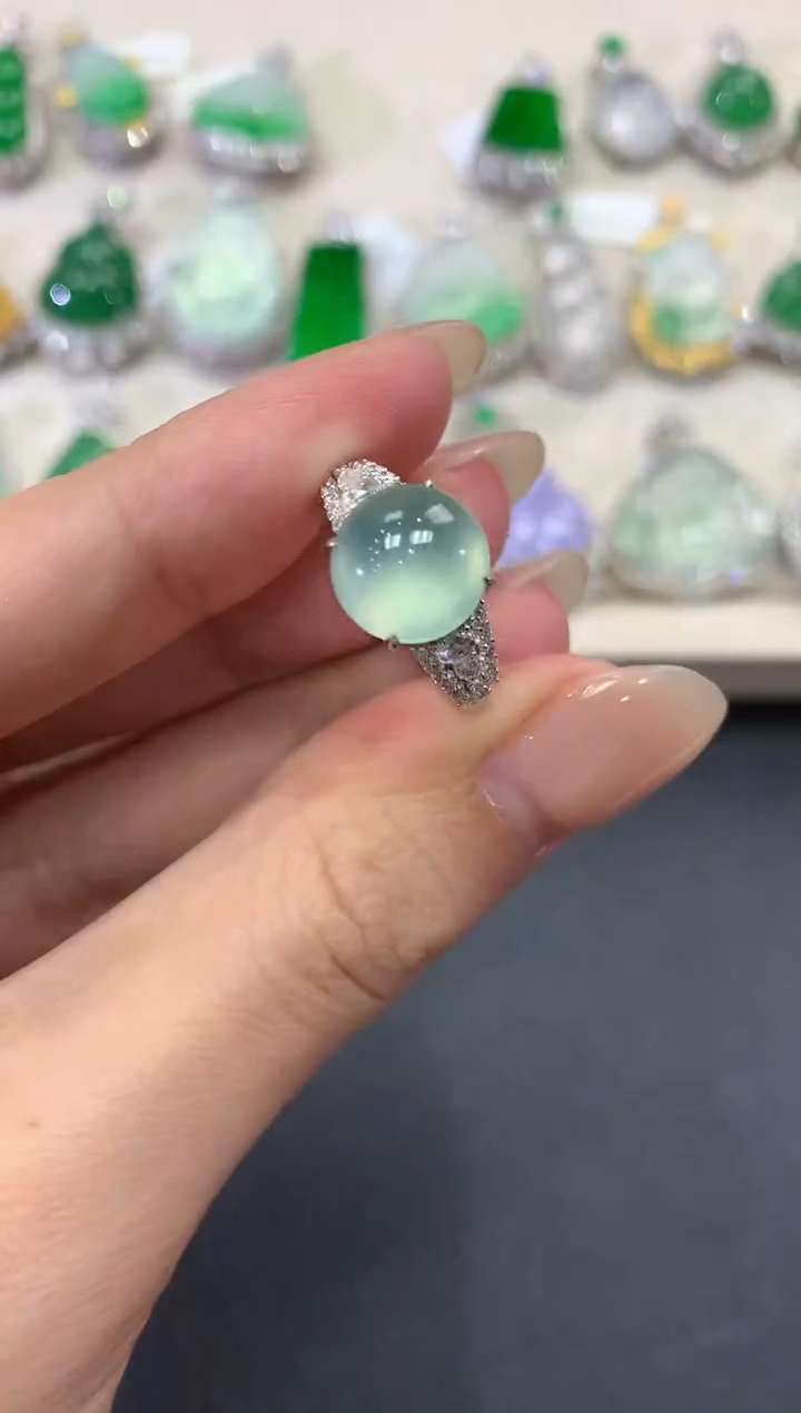 【闪购商品】翡翠戒指18K金镶嵌q269       
