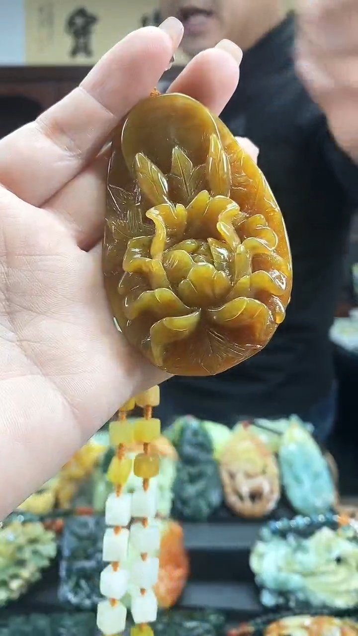 【闪购商品】蛇纹石玉吊坠未镶嵌·