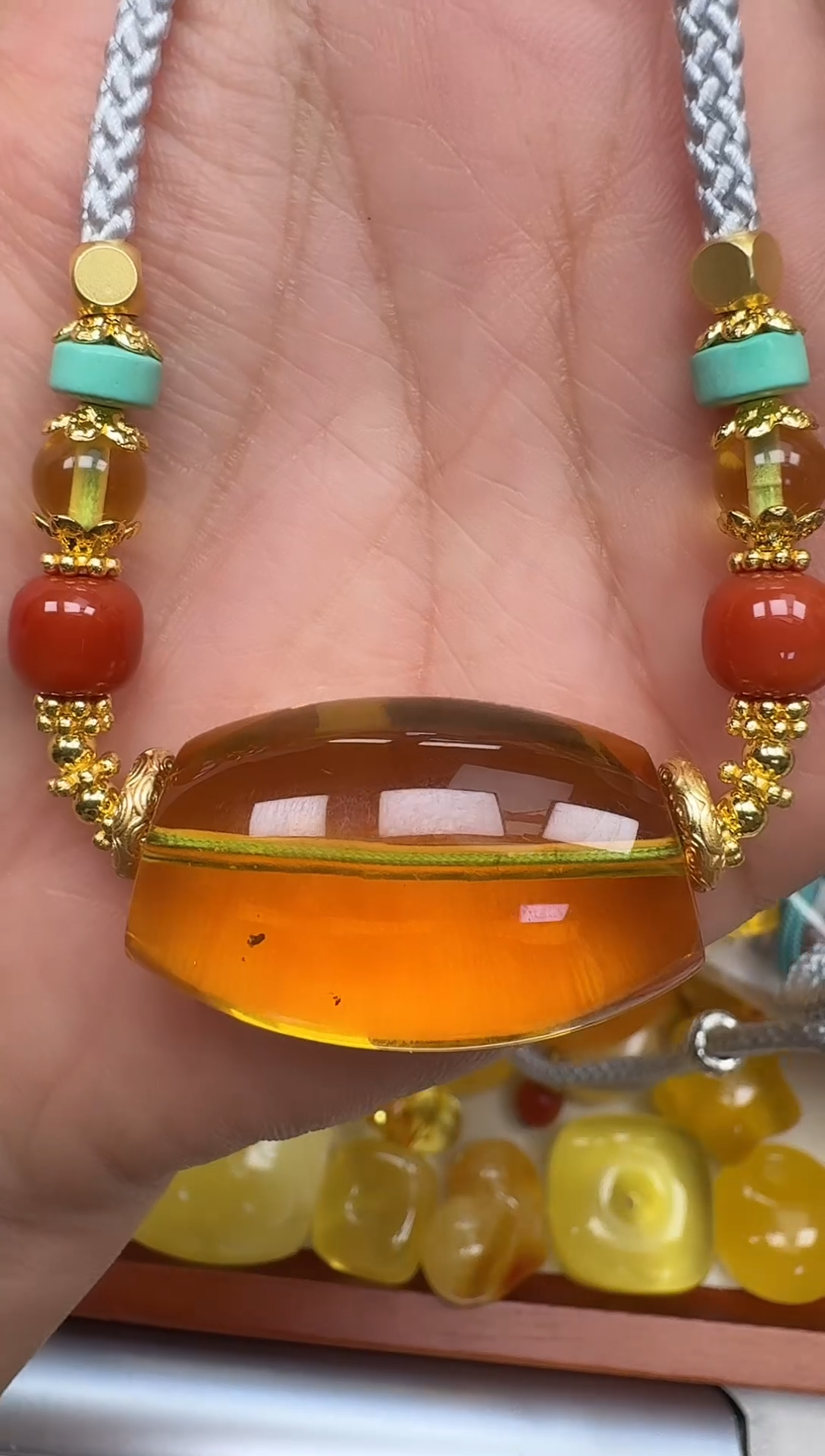 裸石琥珀未镶嵌如图