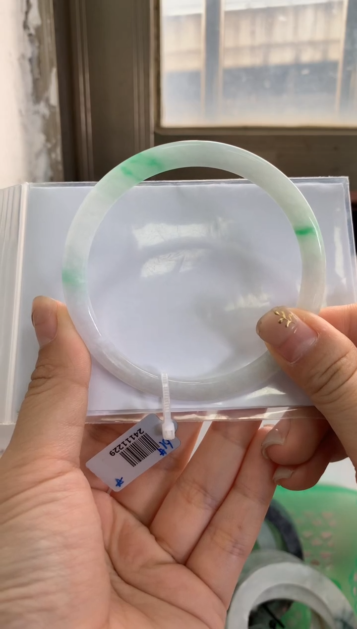 【闪购商品】定制翡翠翡翠手镯成品未镶嵌阳绿镯
