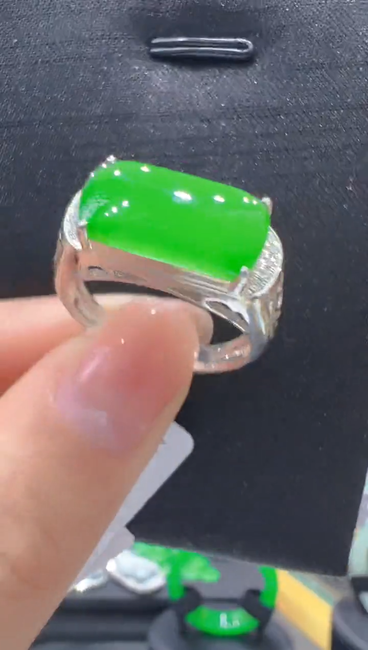 【闪购商品】翡翠戒指18K金镶嵌      