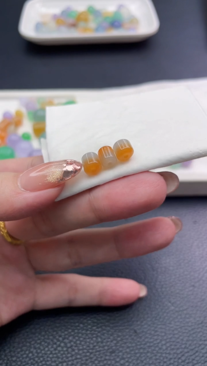未镶嵌定制翡翠朱*珠子