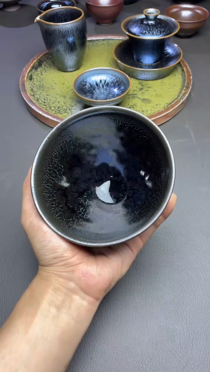 茶盏油滴花瓣点茶