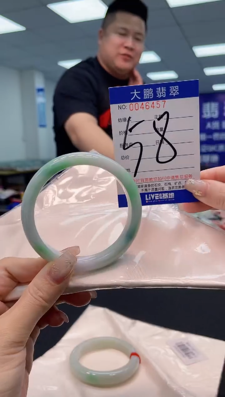 【闪购商品】翡翠手镯未镶嵌AAAAAAAAAA