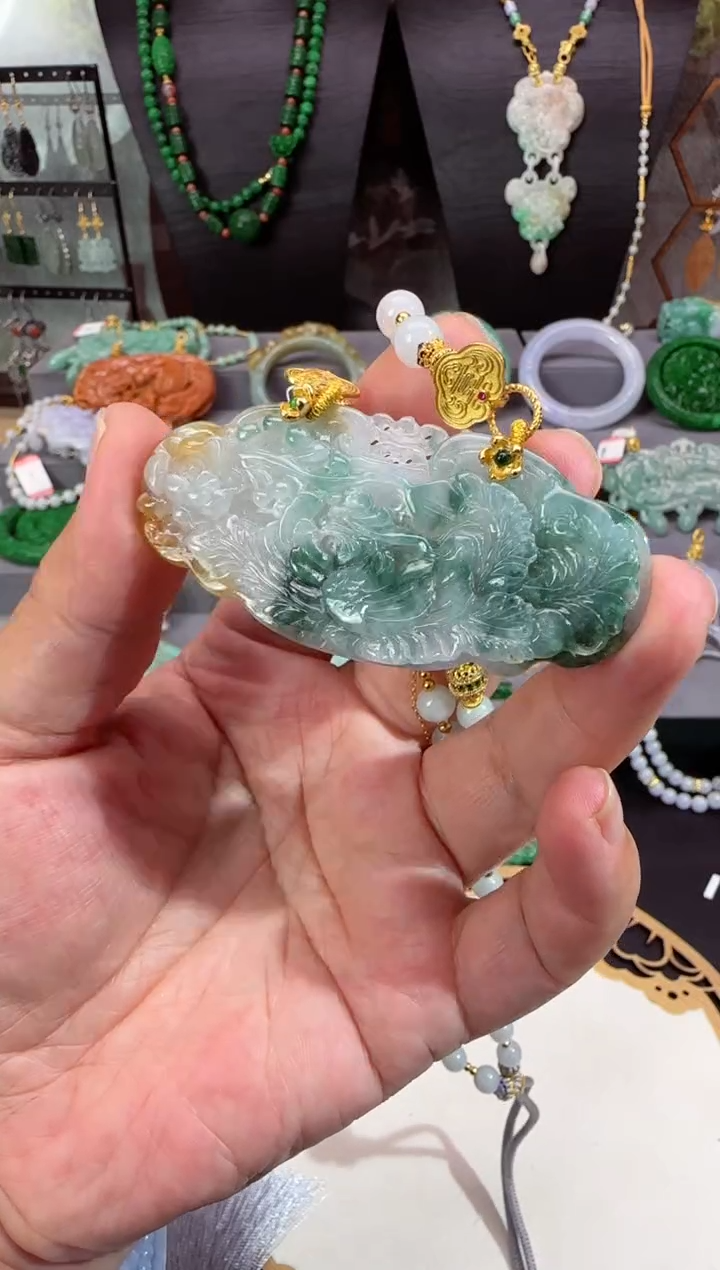 【闪购商品】翡翠颈饰未镶嵌牌子