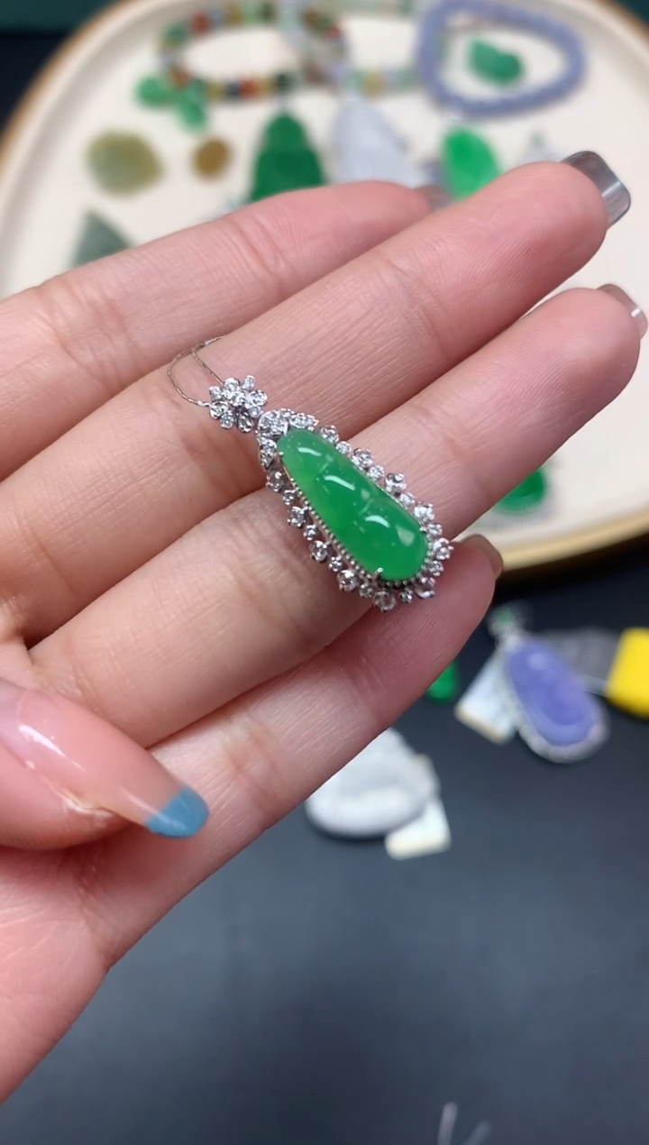 【闪购商品】翡翠吊坠(不含链)18K金镶嵌吊坠A75|5980