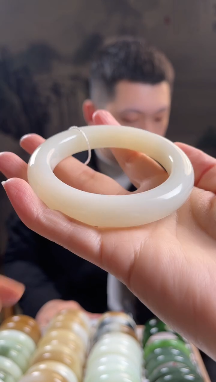 未镶嵌手镯和田玉59+圈口5337