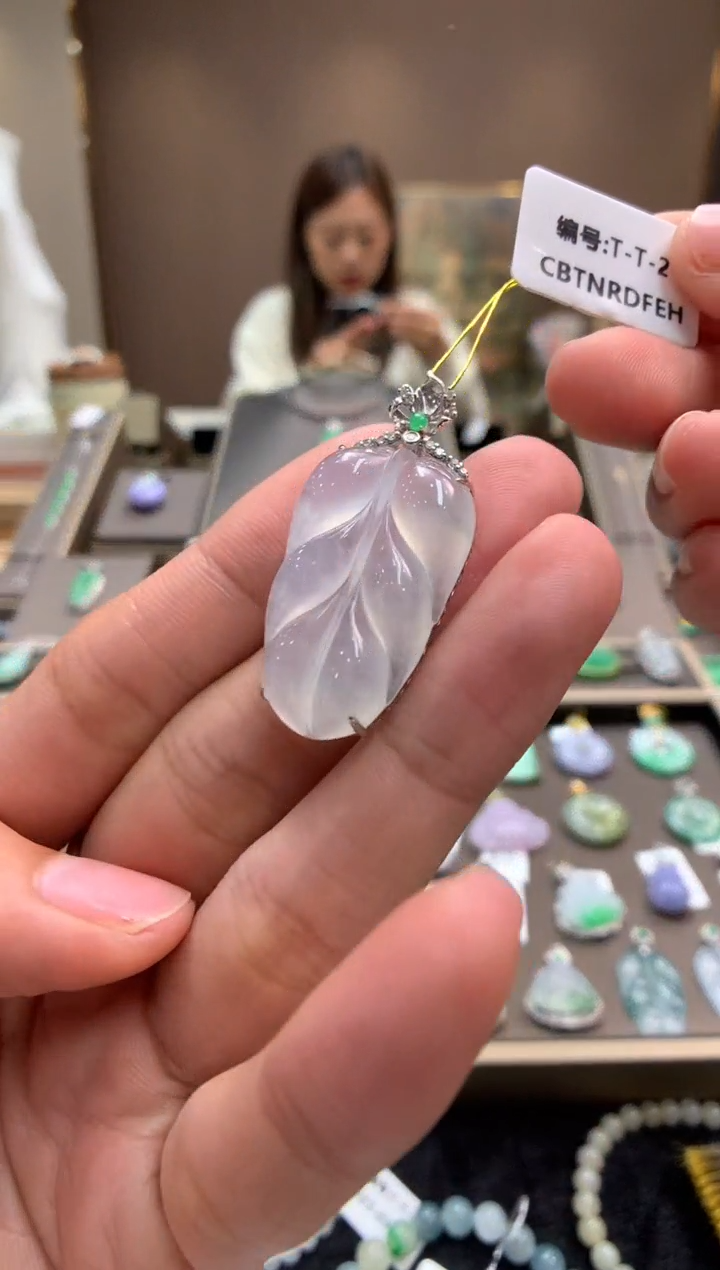 【闪购商品】翡翠颈饰18K金镶嵌叶子