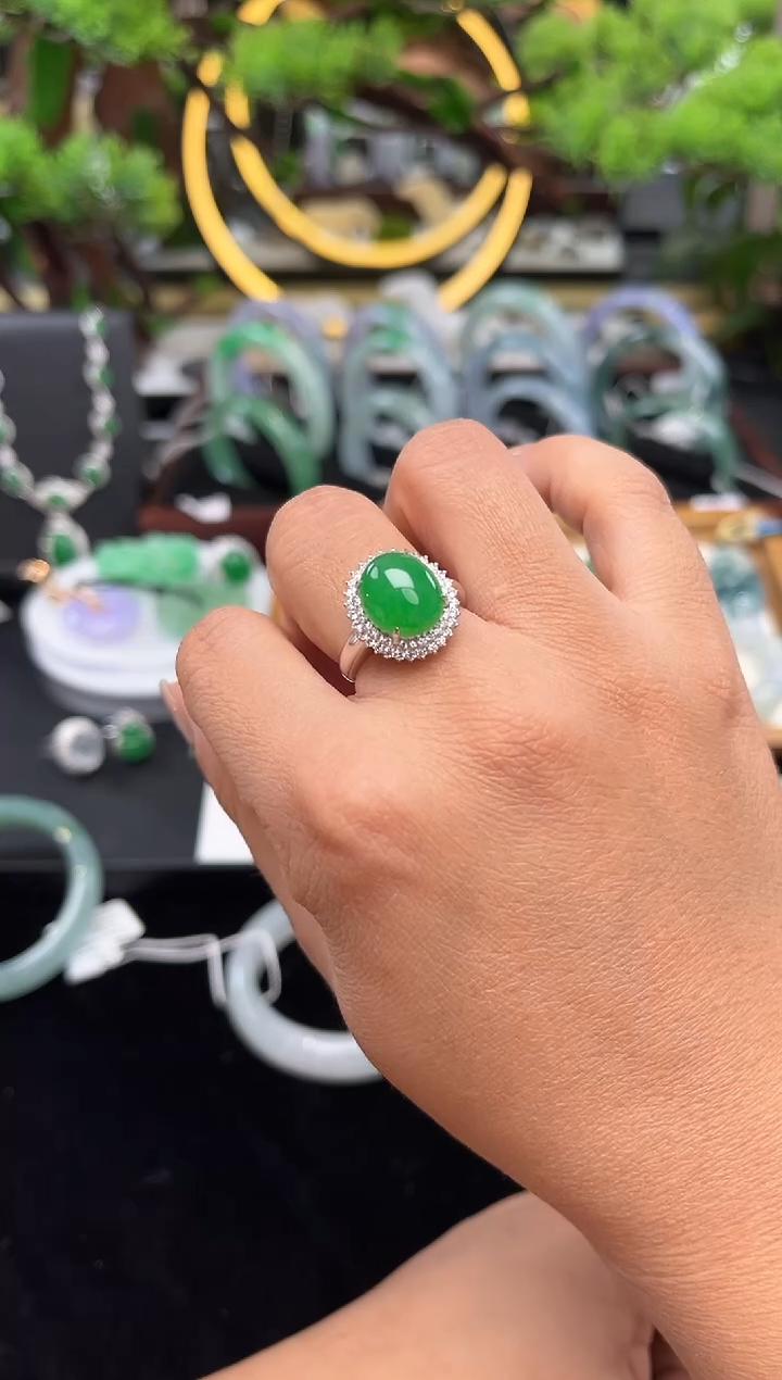 18K金镶嵌戒指翡翠戒指