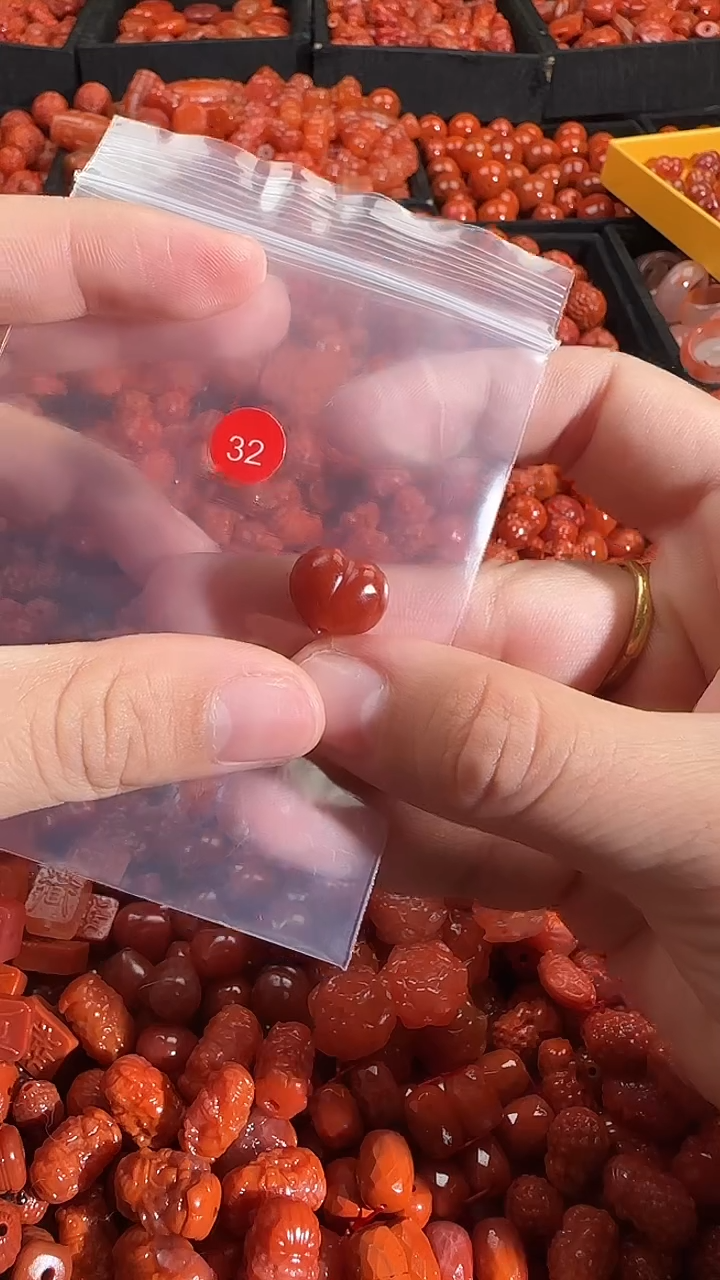 颈饰未镶嵌南红玛瑙1