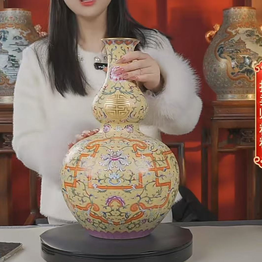 国呈拍卖古董瓷器