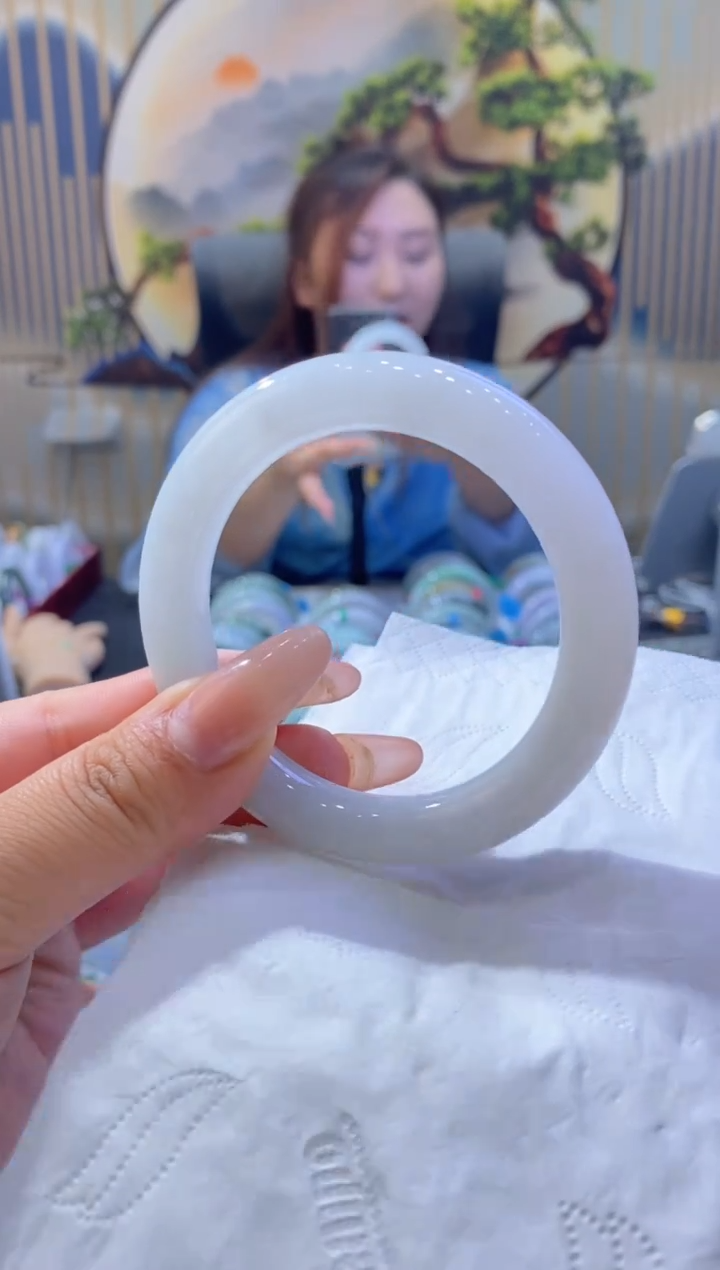 翡翠手镯未镶嵌多人00303