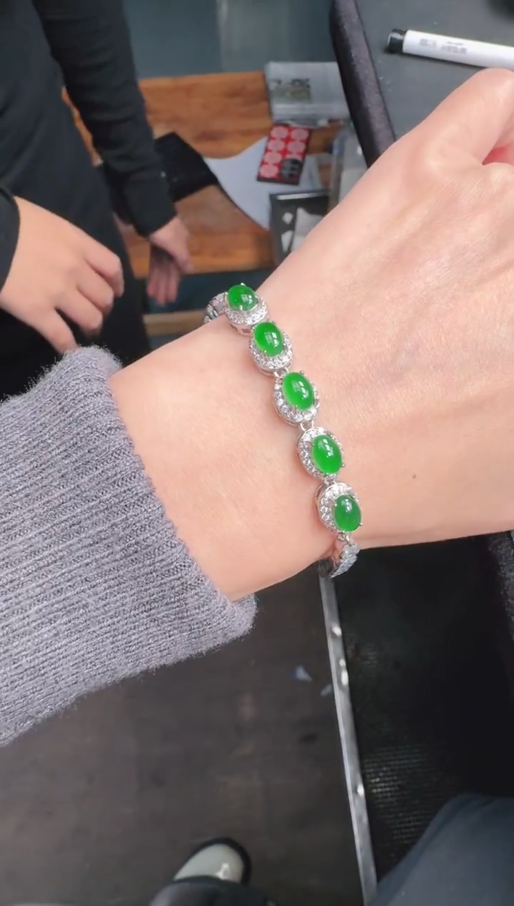 未镶嵌定制翡翠A货有轻微色差属于正常现象，手链多样性发货1