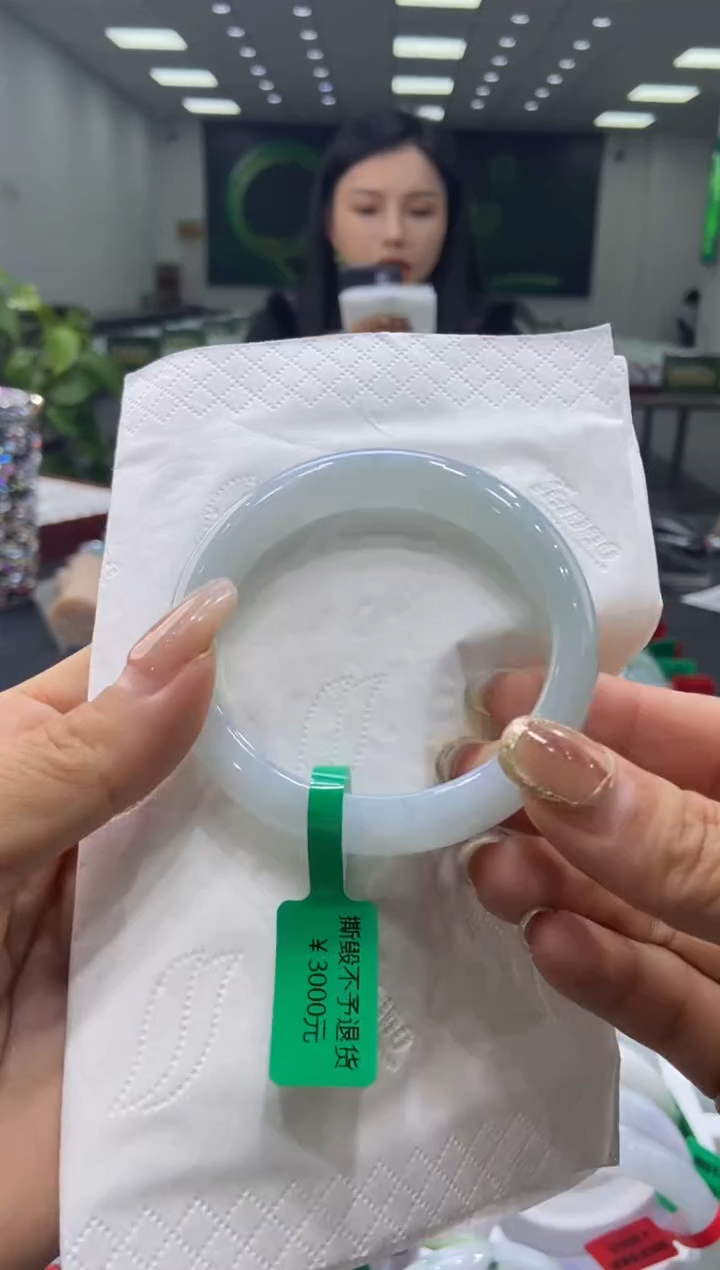 未镶嵌手镯翡翠00008388