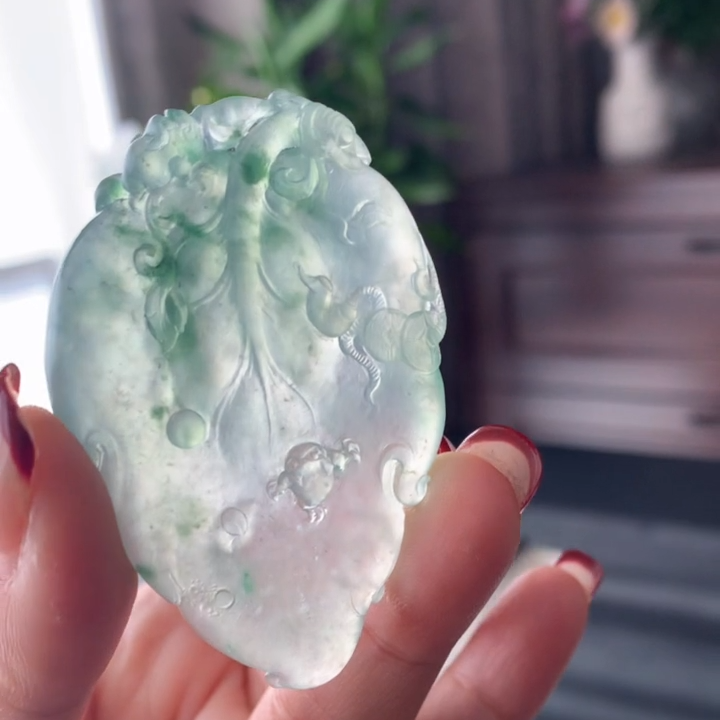 缅甸天然定制翡翠吊坠挂件