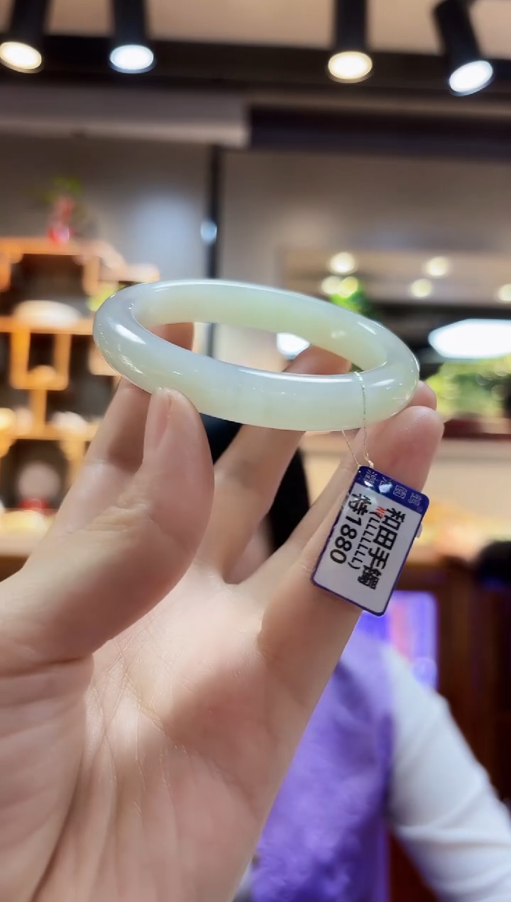 【闪购商品】和田玉未镶嵌手镯56.8