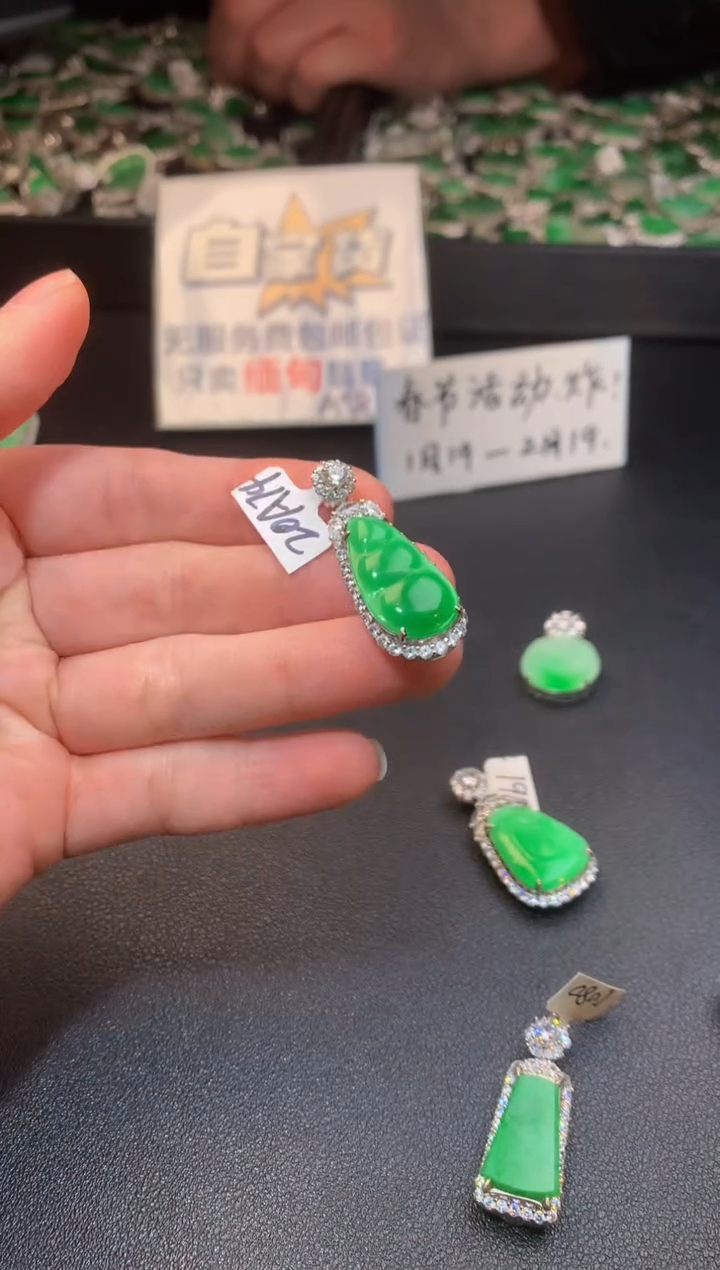 【闪购商品】翡翠颈饰银S925镶嵌翡翠