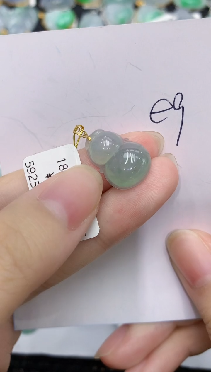 翡翠18K金镶嵌颈饰111111111111